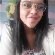 Docente de ciencias naturales imparte clases a niños de todas las edades